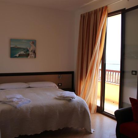 Albergo Perseo Portopalo Di Capo Passero Buitenkant foto