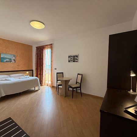 Albergo Perseo Portopalo Di Capo Passero Buitenkant foto